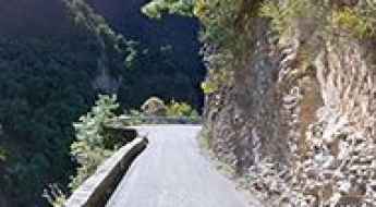 D428 is a balcony road through Vallon de Pierlas