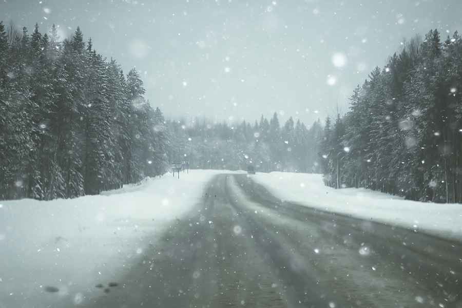 How to Stay Safe on Dangerous Roads: Preparing Your Car for Bad Weather Driving