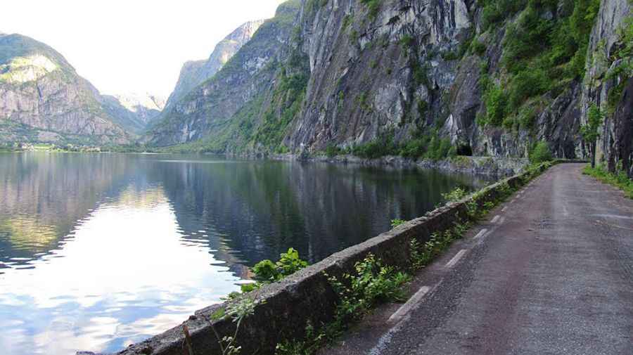 Eidfjordvatnet Old Road