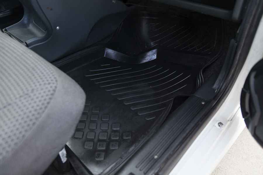 5 Reasons Rubber Vehicle Floor Mats Are An Incredible Investment