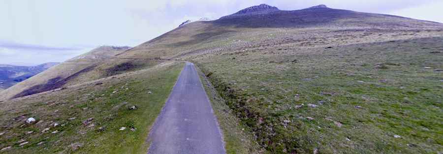 Col d'Arnostéguy: a mule track to the summit