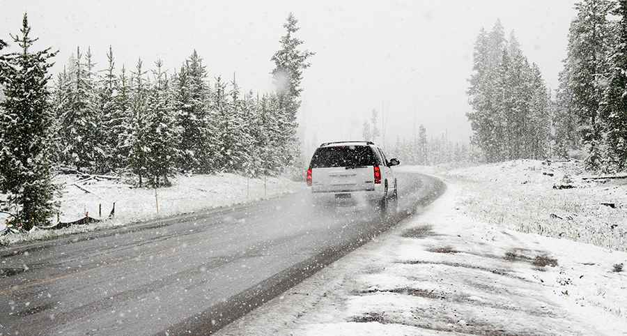 How Drivers Can Avoid Road Accidents in Winter on Snowy US Roads