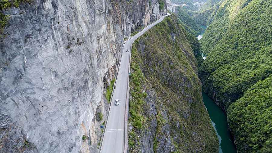 Wanzhang Cliff Highway