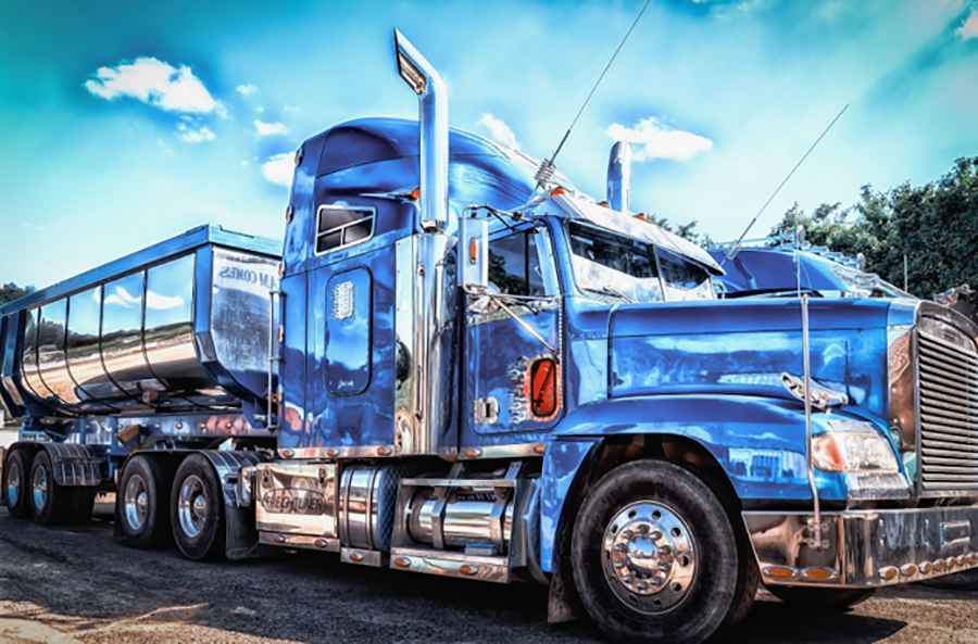 Who Should You File a Claim Against After a Truck Accident in Florida?
