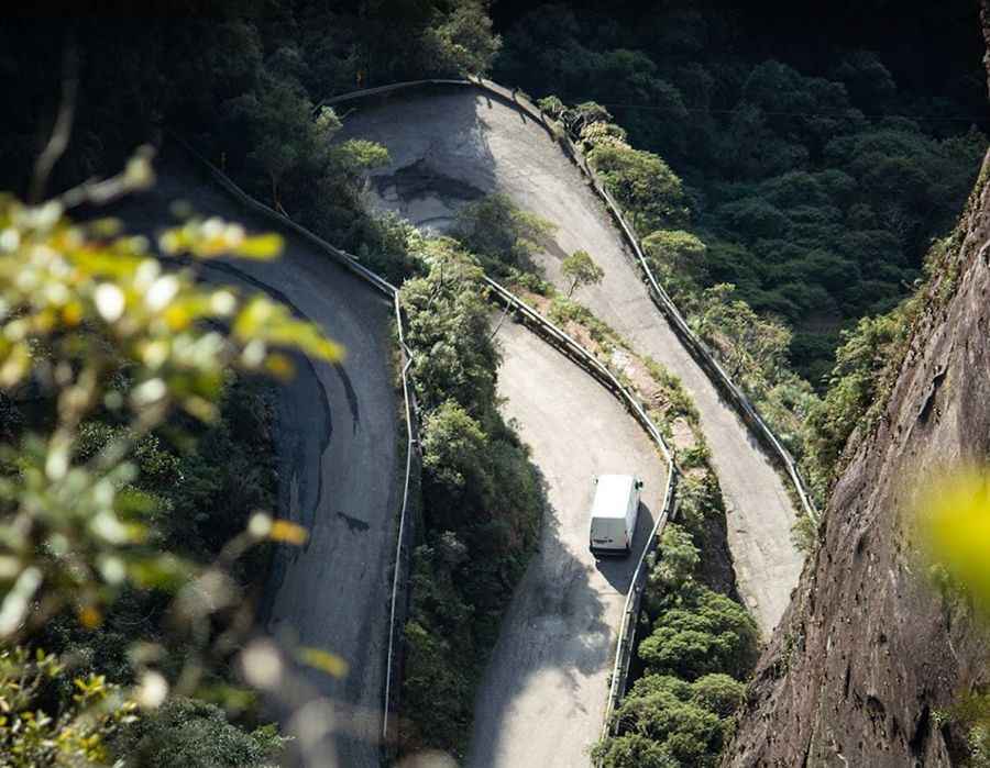 Estrada da Serra do Corvo Branco