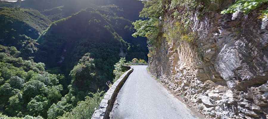 D428 is a balcony road through Vallon de Pierlas