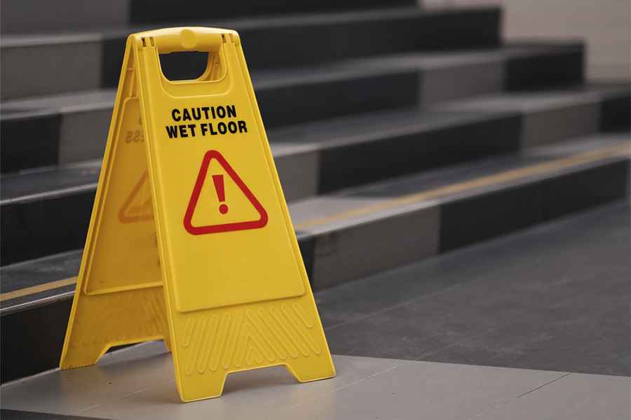 When to Contact a Slip and Fall Accident Lawyer