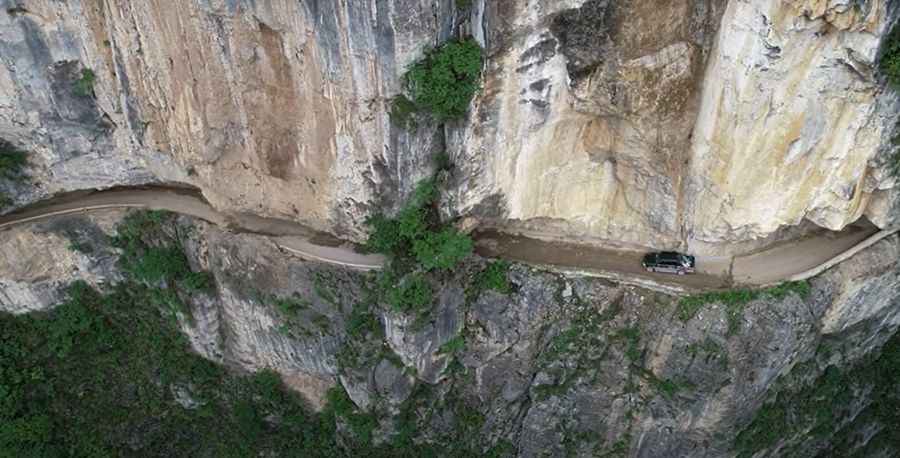 Shibanhe Cliff Road