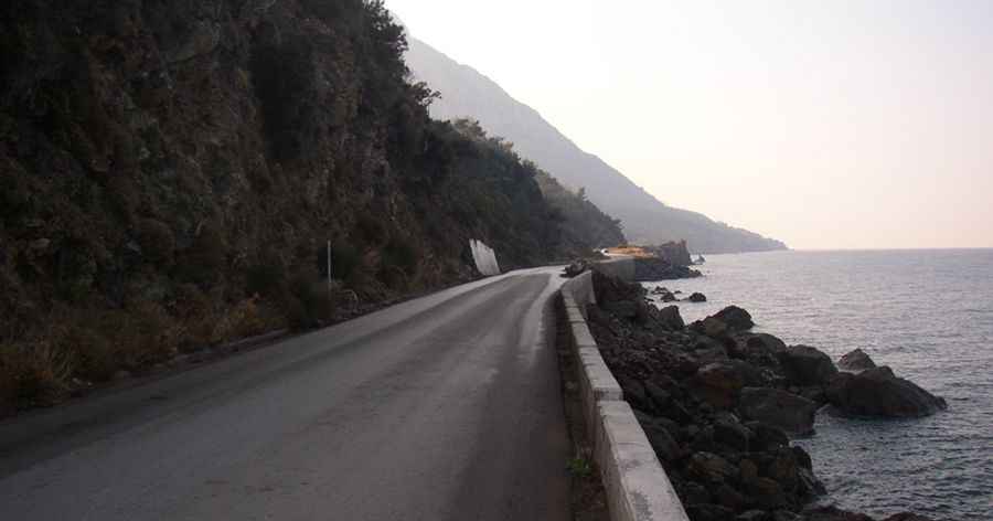 Vathy-Karlovasi road